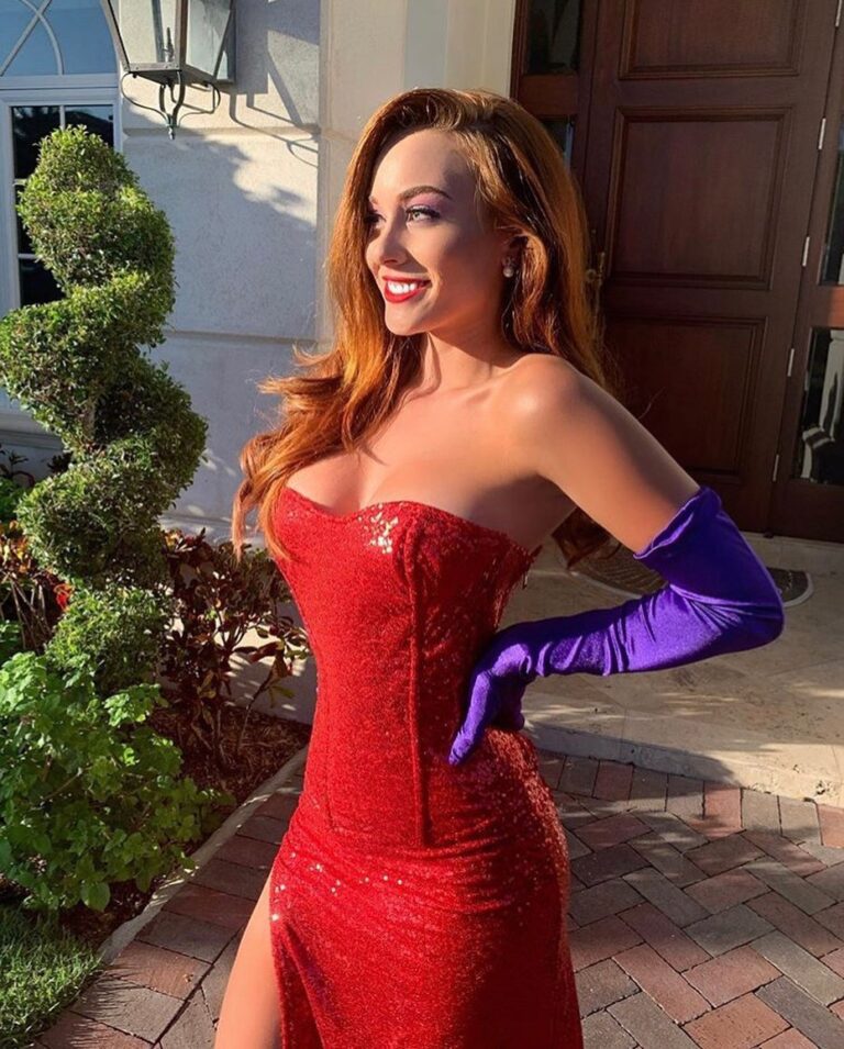 25 Halloween Outfits So Good, They’ll Break the Internet