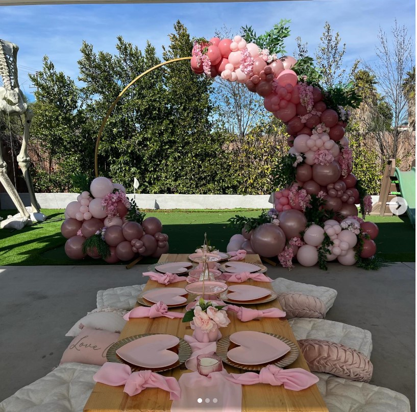 galentines party decor outdoor