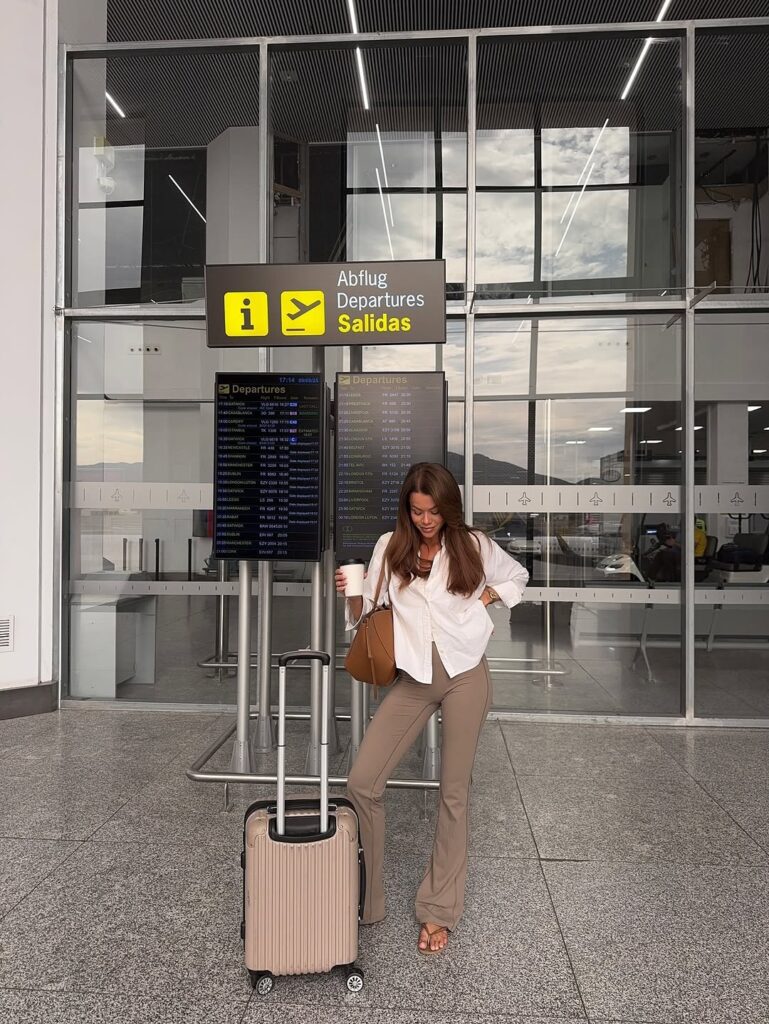 cute airport outfits