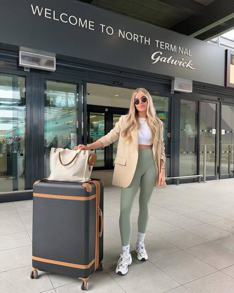 outfit for airplane