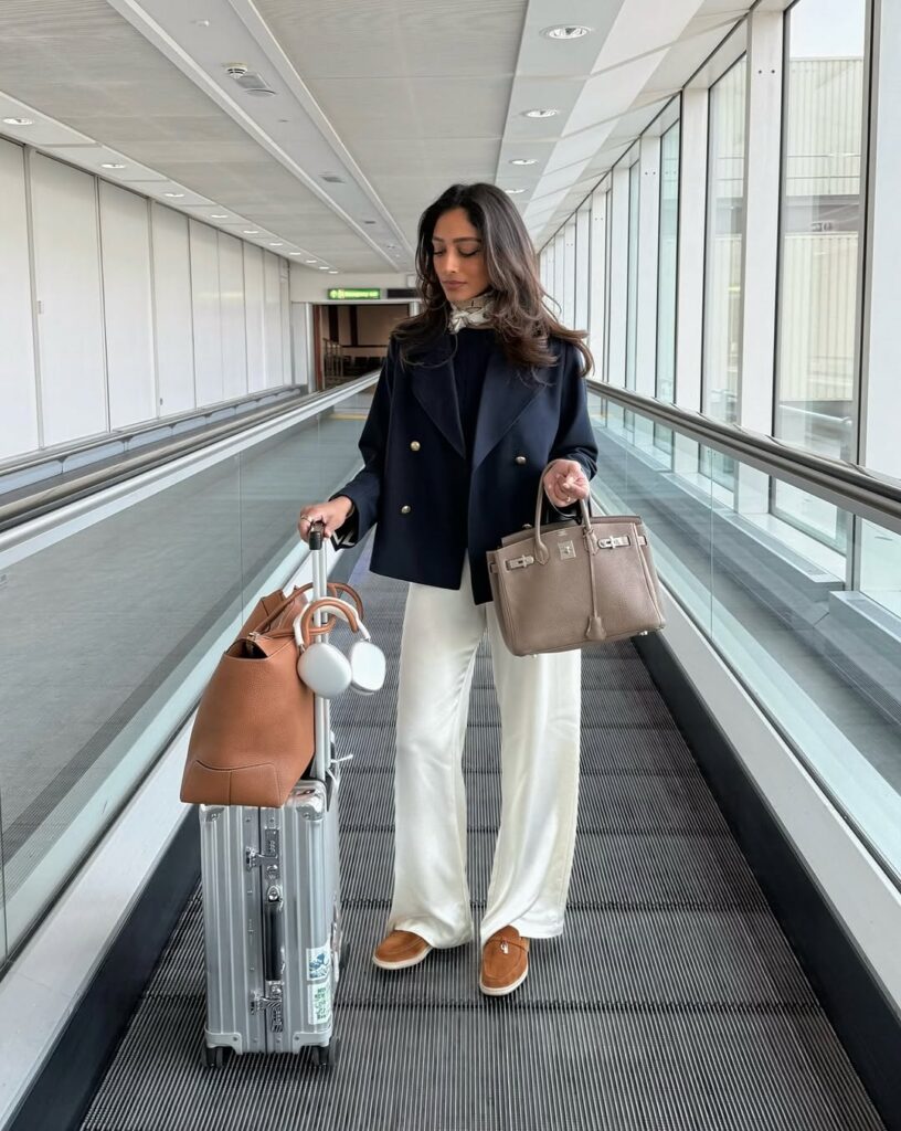 comfortable airport outfits for ladies