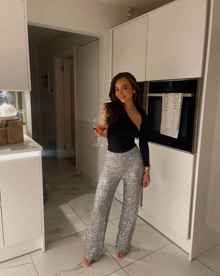 15 Work Christmas Party Outfits To Wear To Your Next Office Event