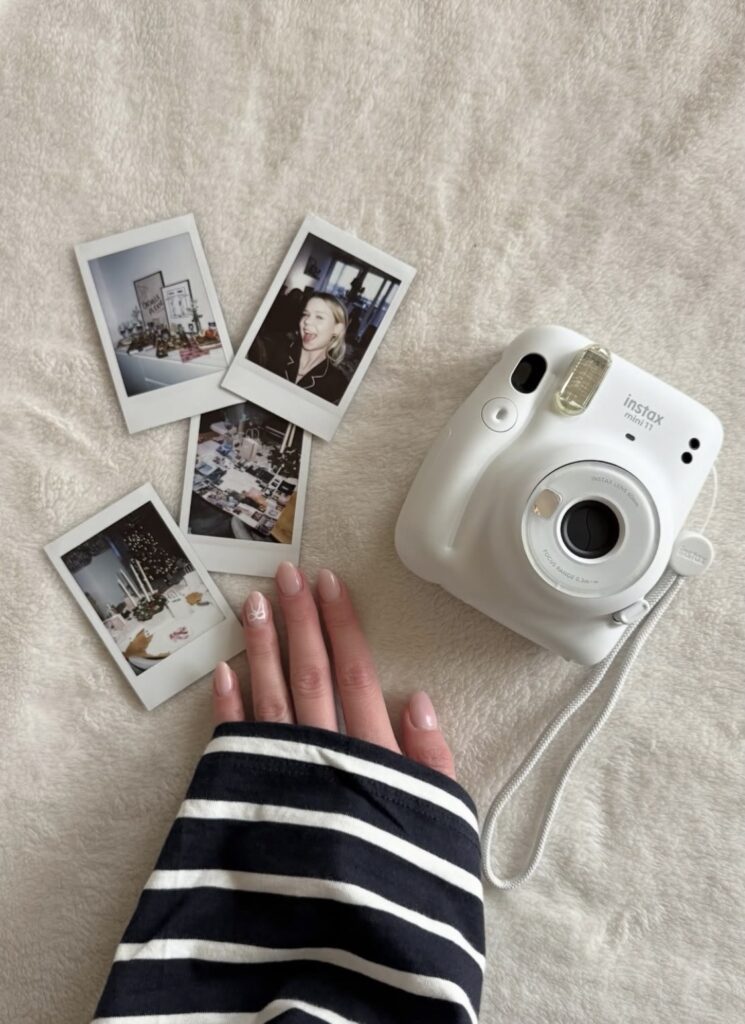 friendmas decorations