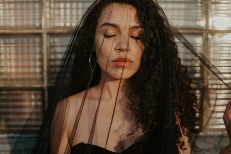 dark feminine energy traits