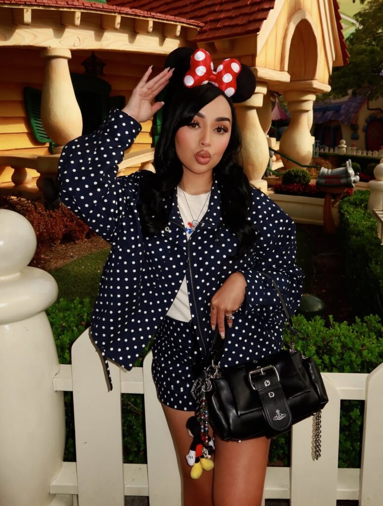 disneyland outfit ideas