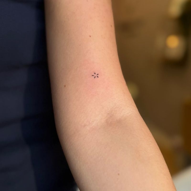 womens tiny tattoos