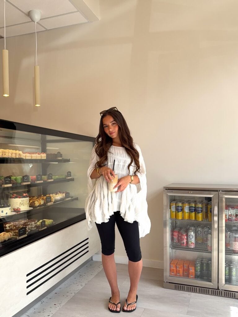 black capri leggings outfit