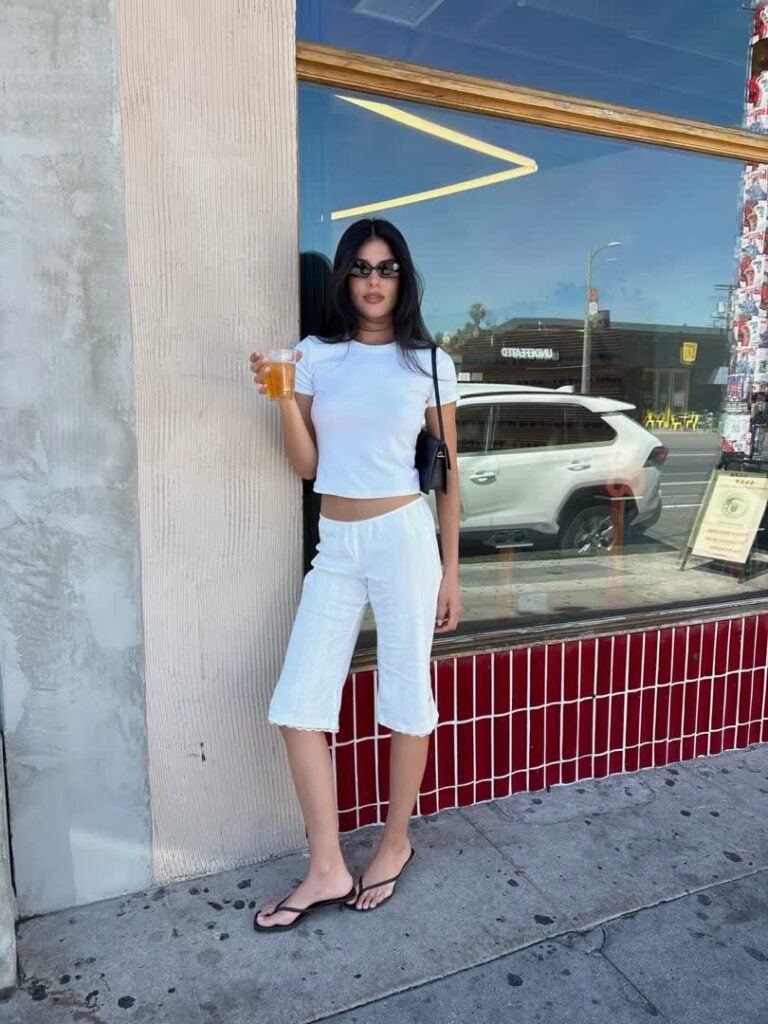 how to style black capri pants
