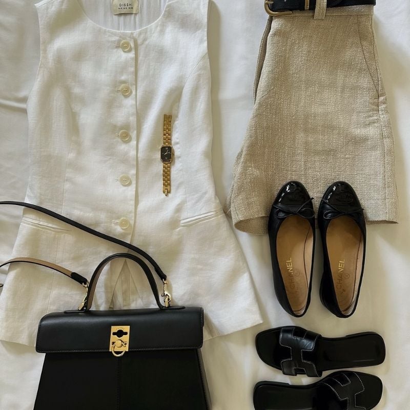 how to pack a suitcase efficiently 
