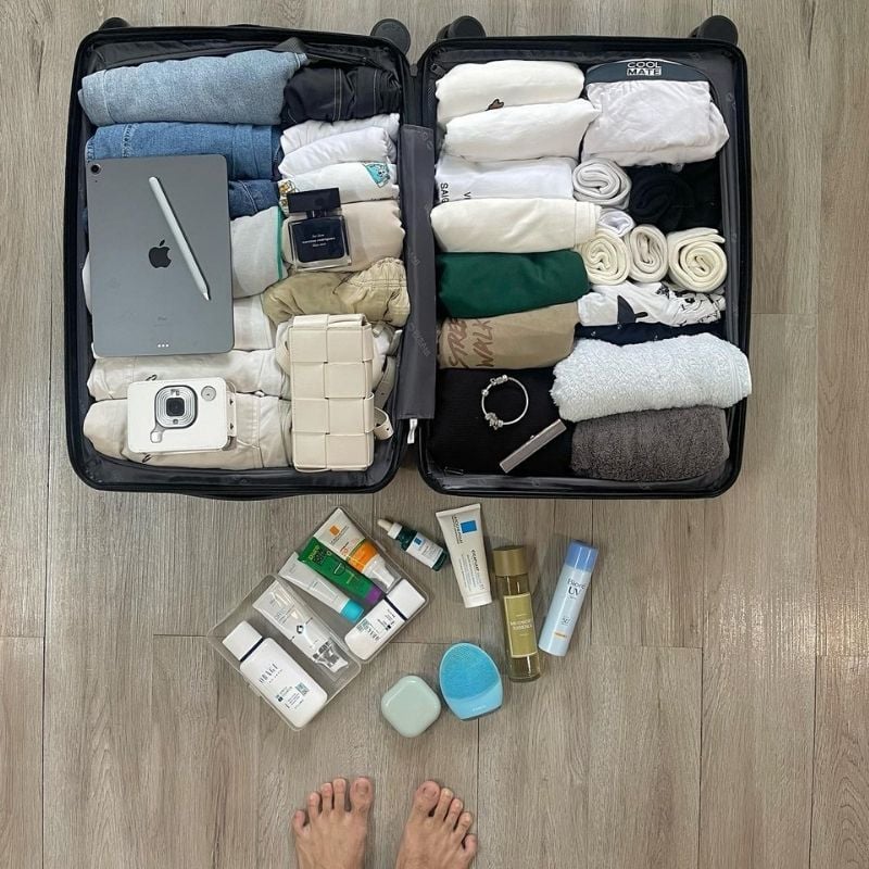 how to pack a suitcase
