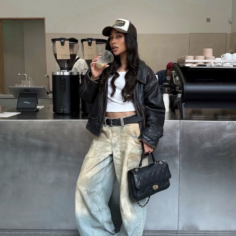 how to style blue baggy jeans